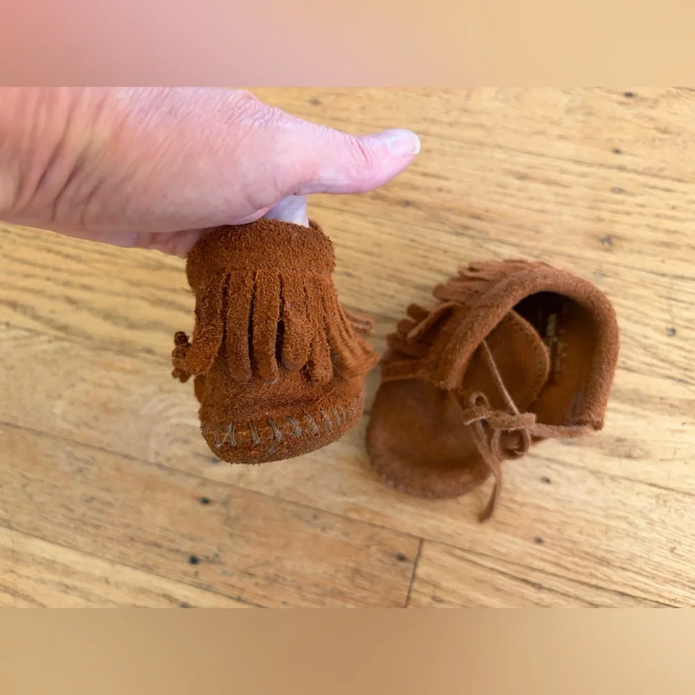 Minnetonka vintage leather crib mocassins